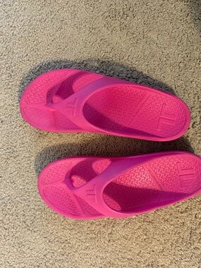 Women's Hot Pink Toe-Post Slide Sandals